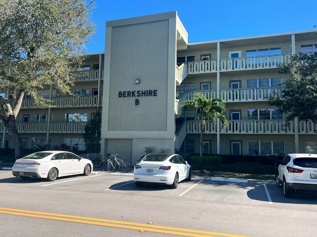 $129,999 | 2036 Berkshire Crescent | West Deerfield Beach