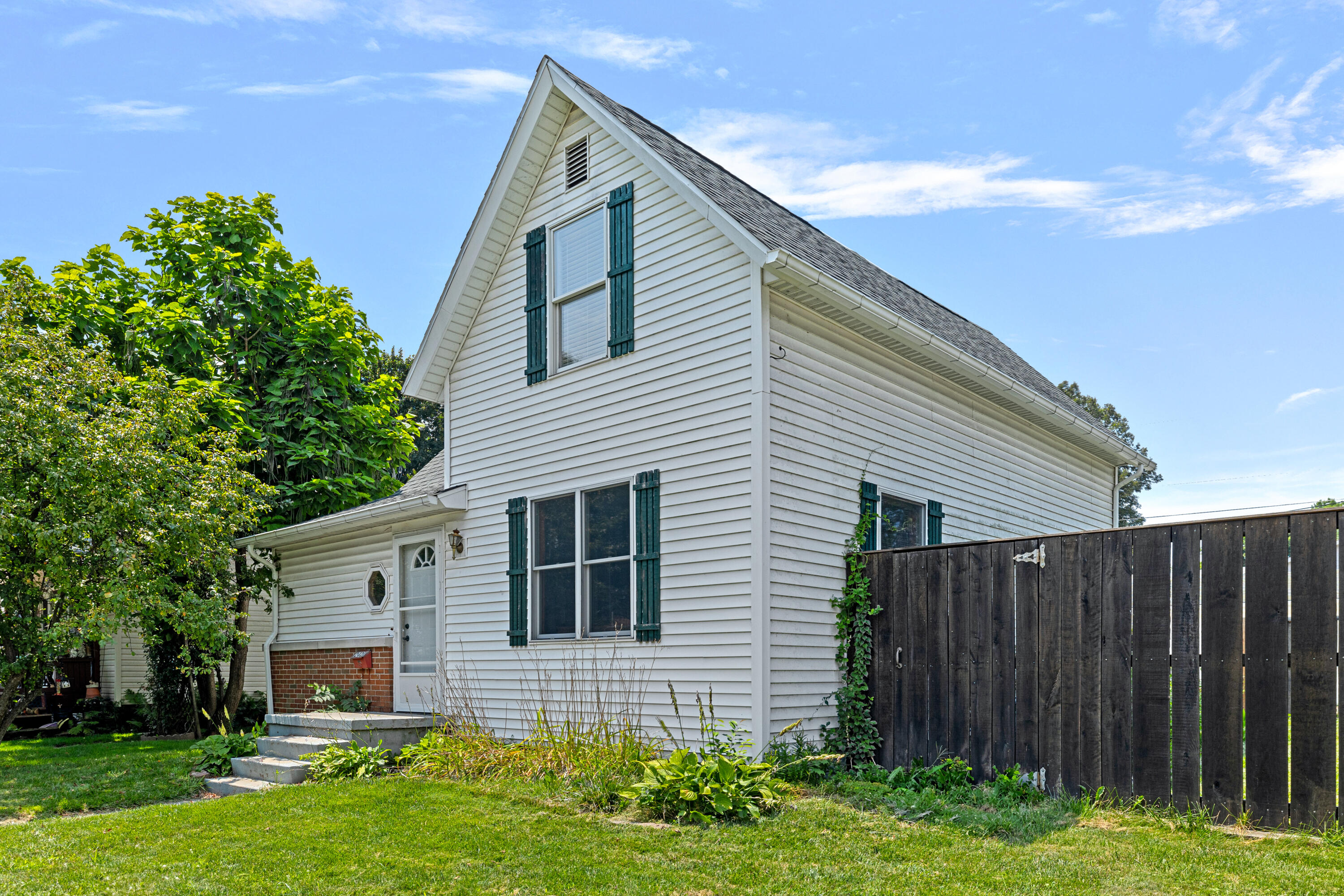 a view of a house with a yard