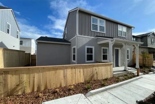 $999,900 | 122 Earthwood Lane | San Luis Obispo Regional Airport