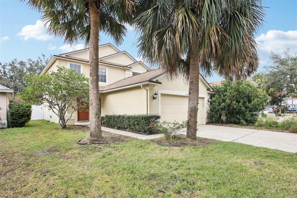 a view of a house with a yard