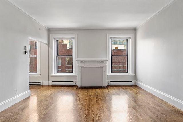 $3,200 | 232 Newbury Street, Unit 32 | Back Bay