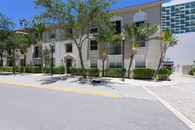 $620,000 | 560 South Sapodilla Avenue, Unit 303 | Downtown West Palm Beach