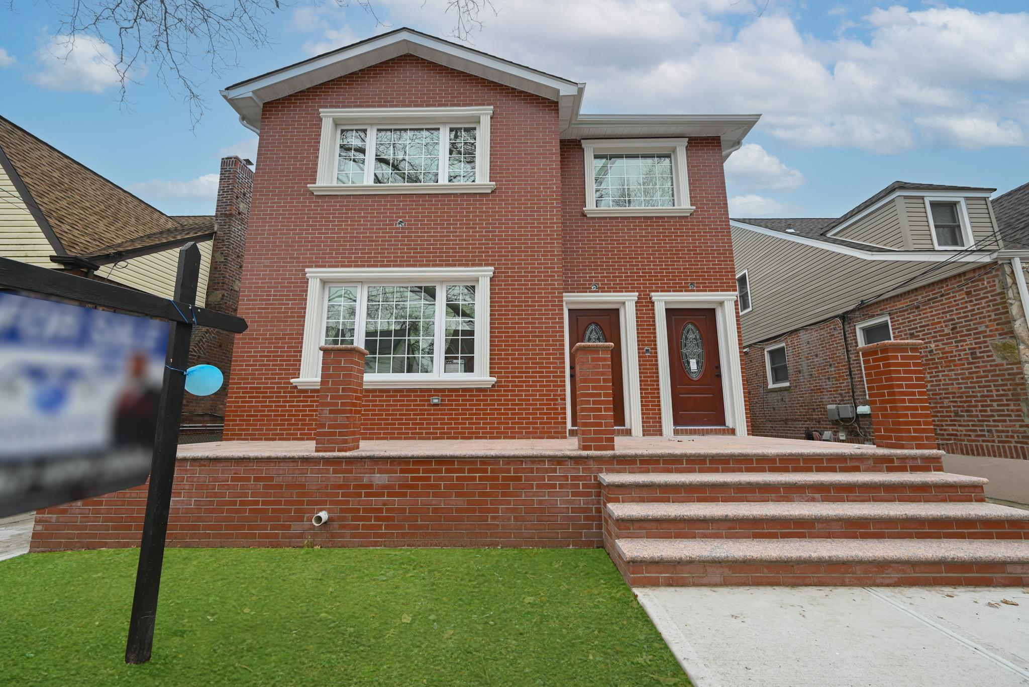 View of front of home featuring a front lawn