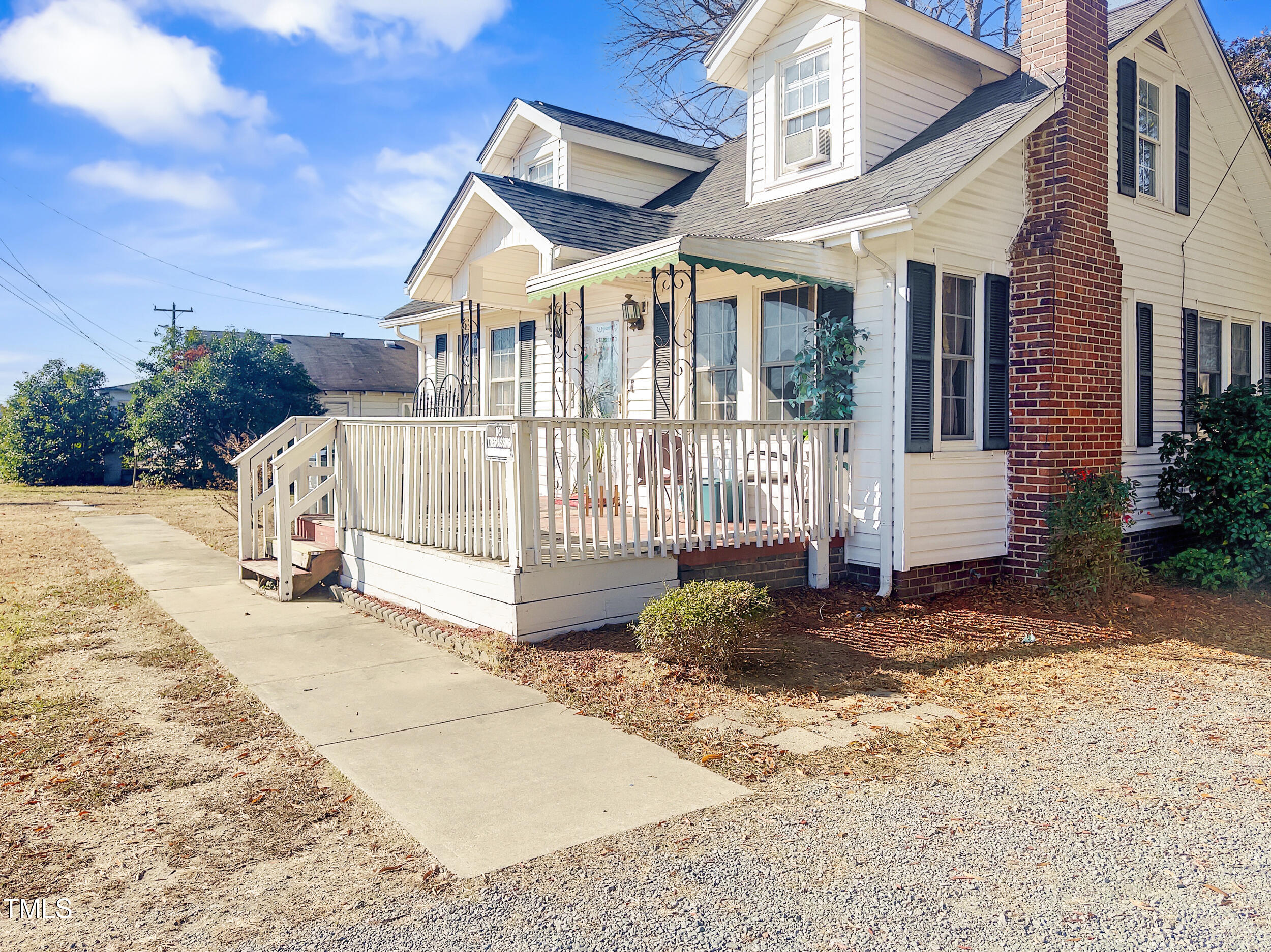 a view of a house with a outdoor space