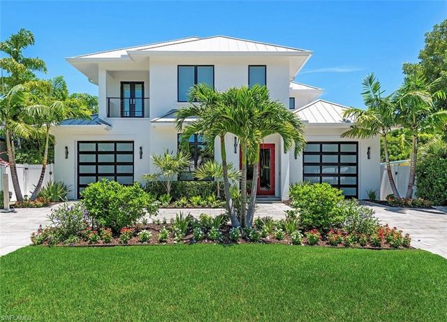 $5,995,000 | 739 5th Avenue North | Medical District