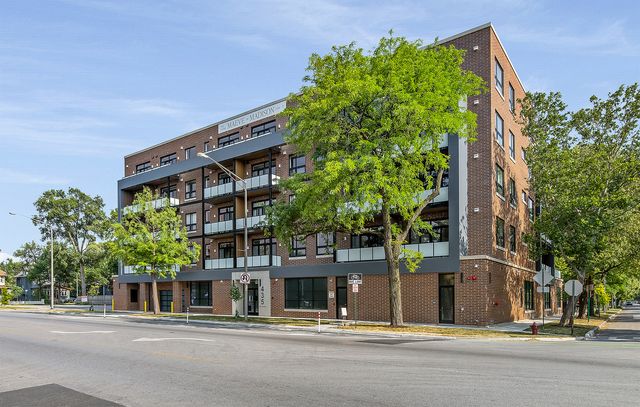 $2,595 | 435 Madison Street, Unit 201 | Oak Park