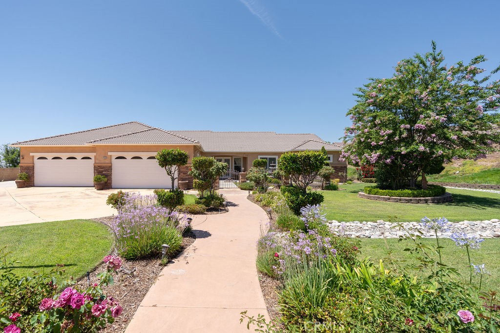 Stunning Private Front Yard