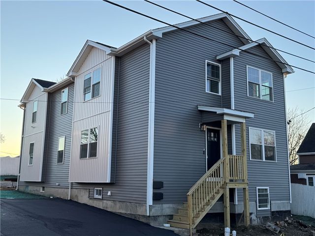 $2,300 | 33 Stella Street | Hartford