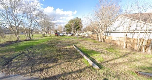 a view of yard with tree s