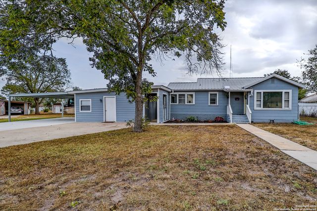 $195,000 | 518 East Main Avenue | Karnes City