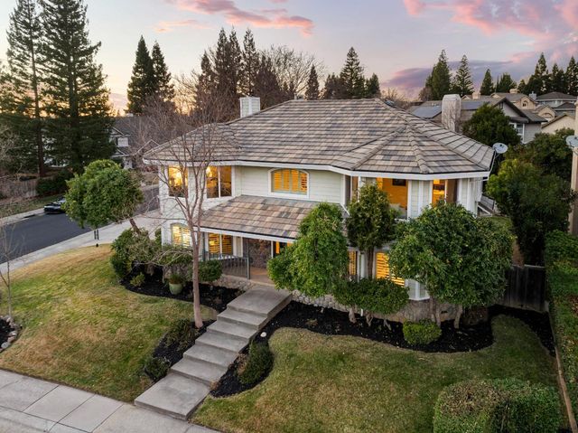 $1,098,000 | 9696 Swan Lake Drive | Treelake