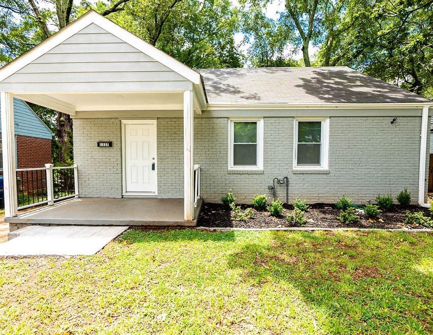 a front view of house with yard