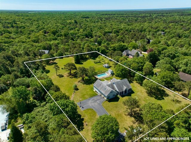 $2,695,000 | 23 Oak Lane | Martha's Vineyard