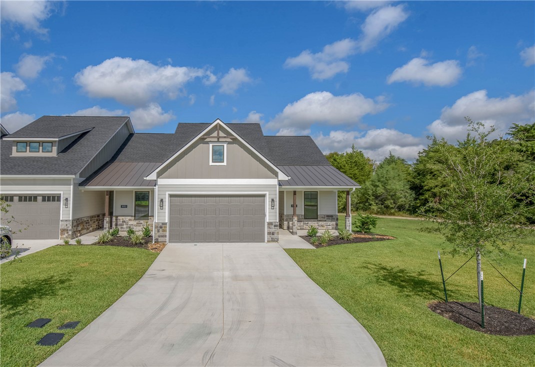 Craftsman house with a front yard and a porch