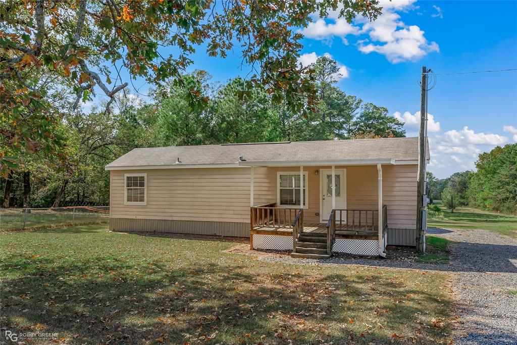 a view of a house with a backyard