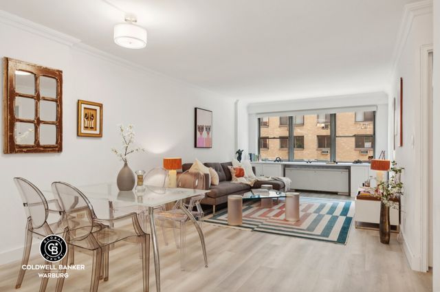 $865,000 | 10 West 15th Street, Unit 508 | Flatiron