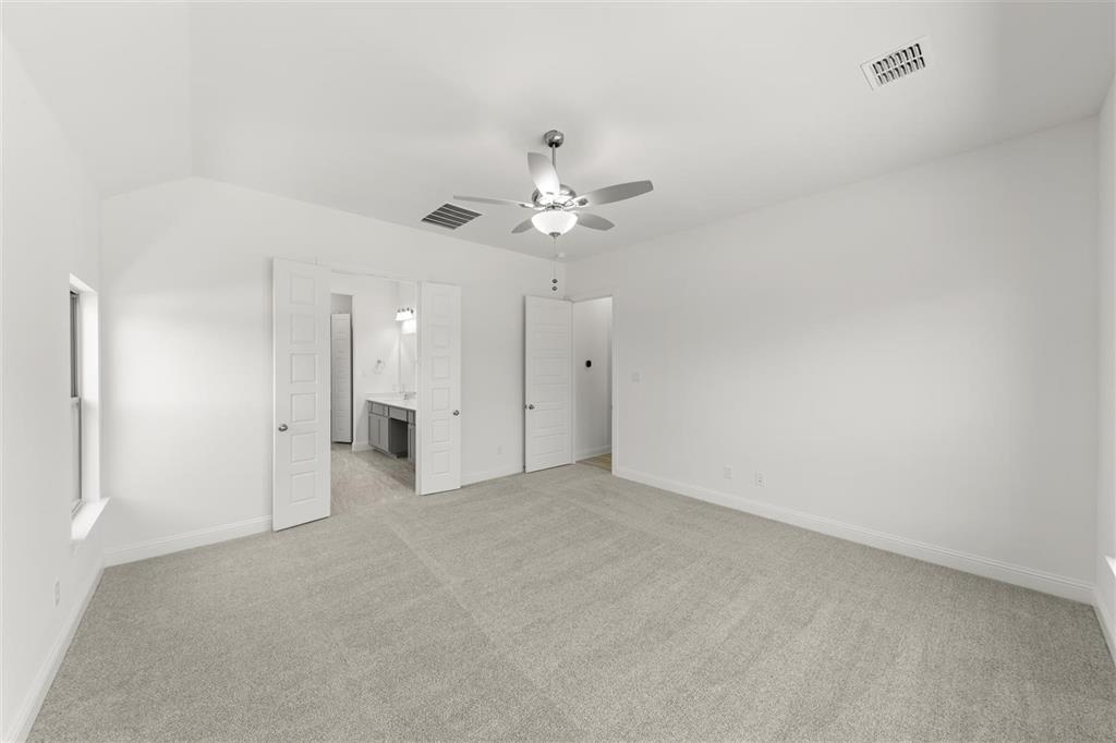 an empty room with fan and a ceiling fan