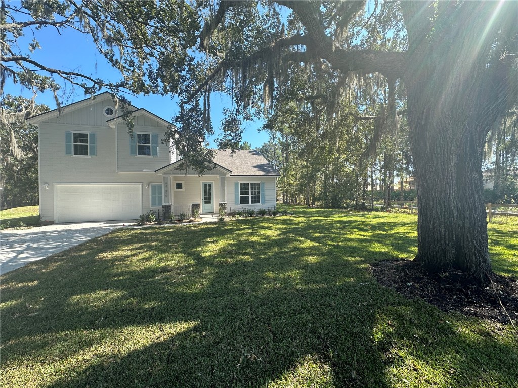 a view of a house with a yard