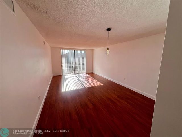 $1,525 | 1830 North Lauderdale Avenue, Unit 4412 | Lauderdale North Park