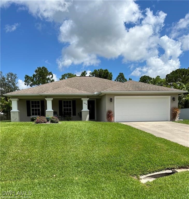 a view of a yard in front of house