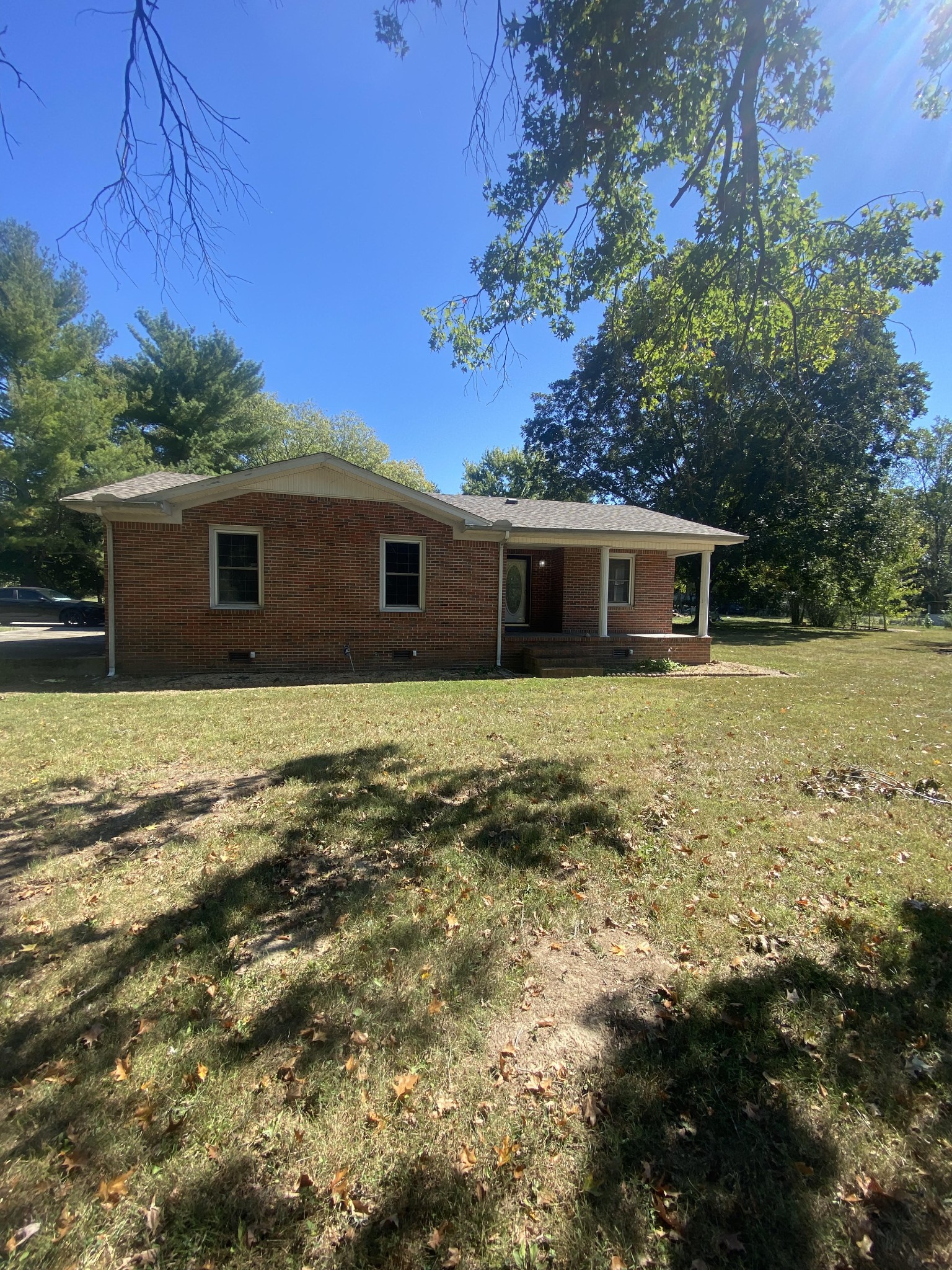 a front view of house with yard