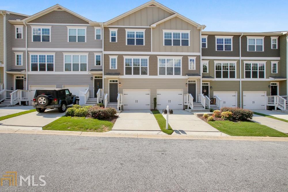 a view of multiple house with entertaining space