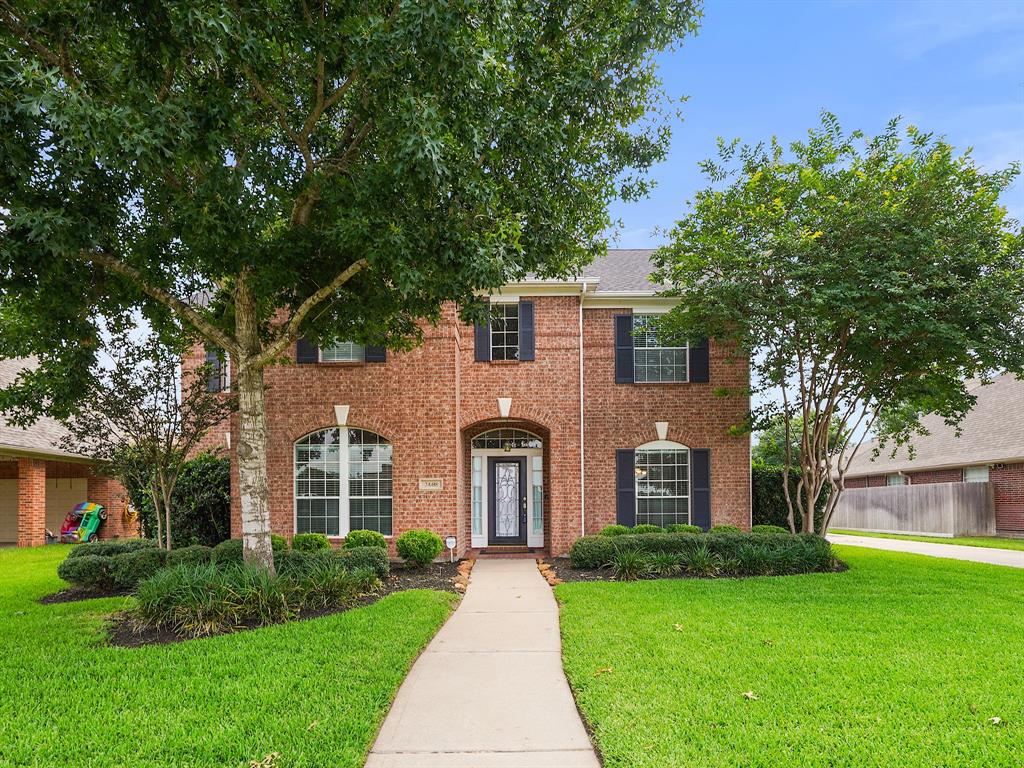 Welcome home! Gorgeous 5 bedroom, 3 1/2 bathroom home in beautiful golf course community! Boasting over 3900 sq ft, this home has tons to offer!