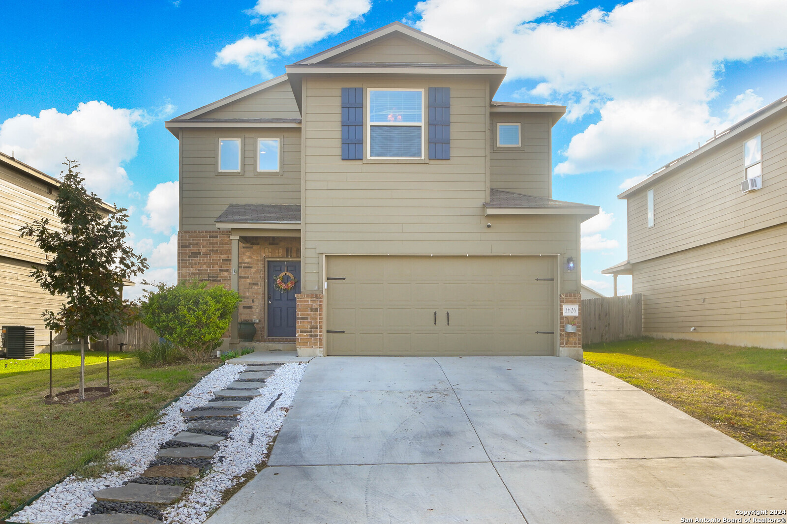 a view of a house with a yard