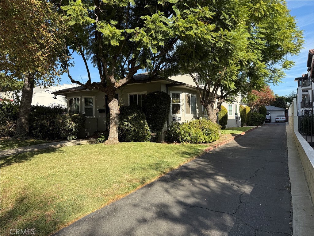 a front view of house with yard