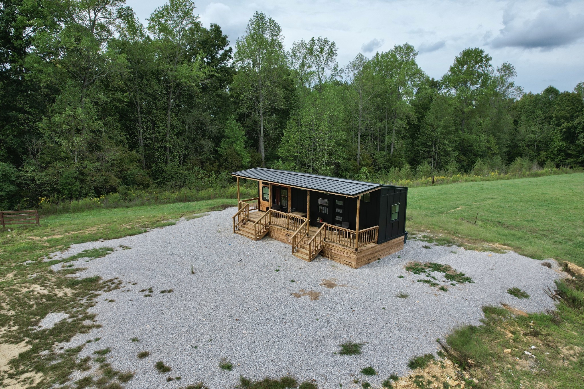 a view of a house with backyard