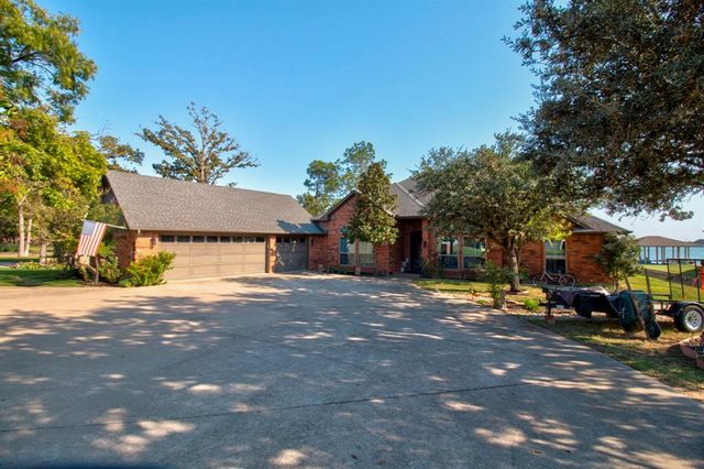 $1,600,000 | 821 West Kiowa Drive | Lake Kiowa