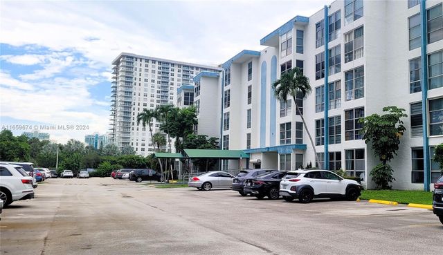 $2,000 | 17570 Atlantic Boulevard, Unit 405 | Avila Condominiums