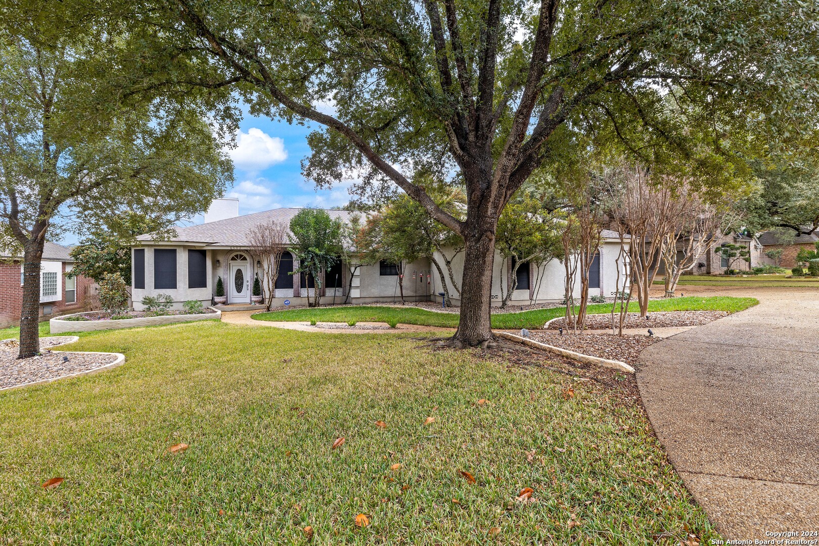 a view of a house with swimming pool and a tree