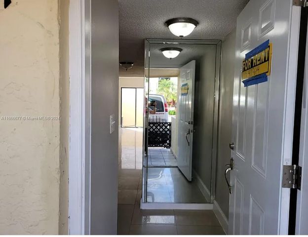 $2,250 | 2330 West 60th Street, Unit 17F | Hialeah