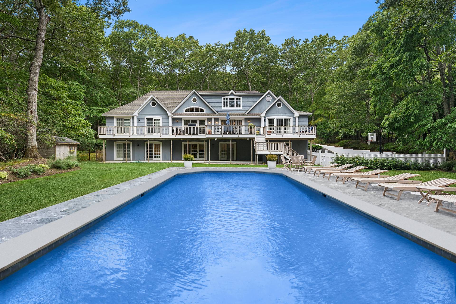 a view of a house with swimming pool and a yard