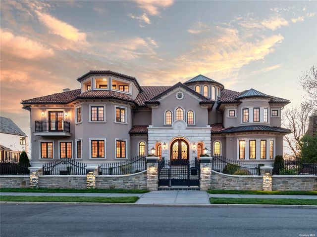 $6,999,000 | 117 Malba Drive | Whitestone