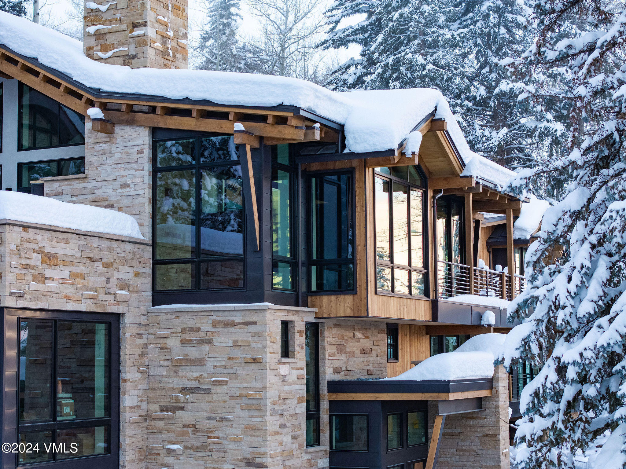 a view of house with a outdoor space