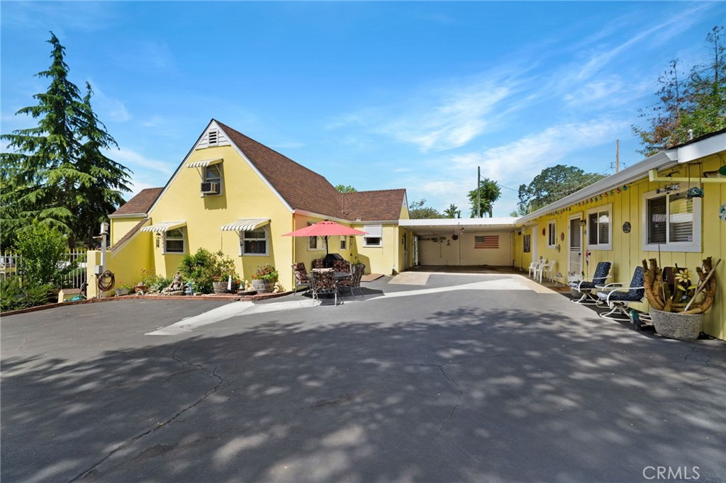 a view of a house with a yard