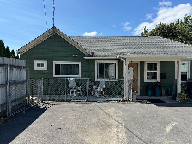 $359,900 | 1023 Main Road | Downtown Tiverton