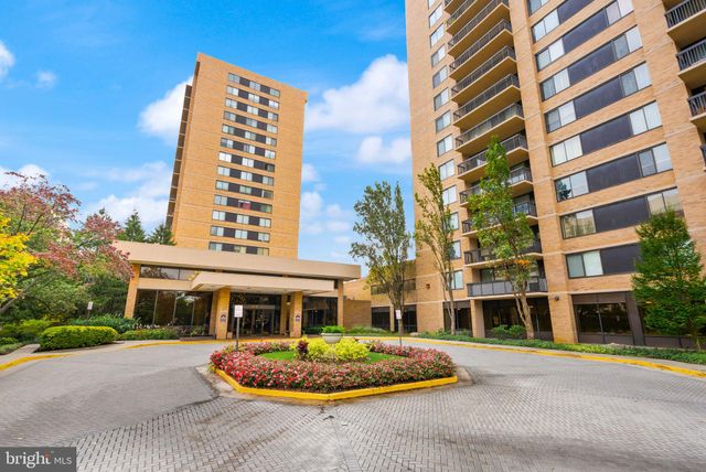 $324,900 | 3713 South George Mason Drive, Unit 507 | Skyline House