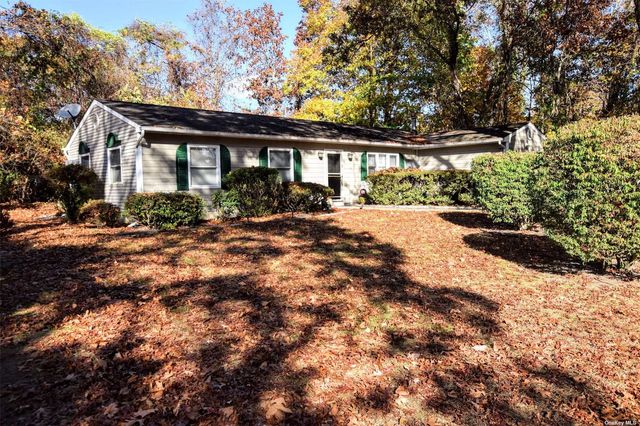 $617,500 | 5 Hearth Lane | Brookhaven Hamlet