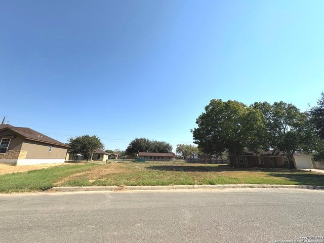 $54,900 | 1117 Iris Crescent | Floresville