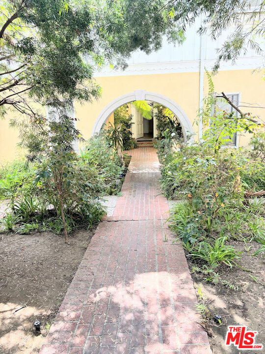 a view of a pathway with a garden