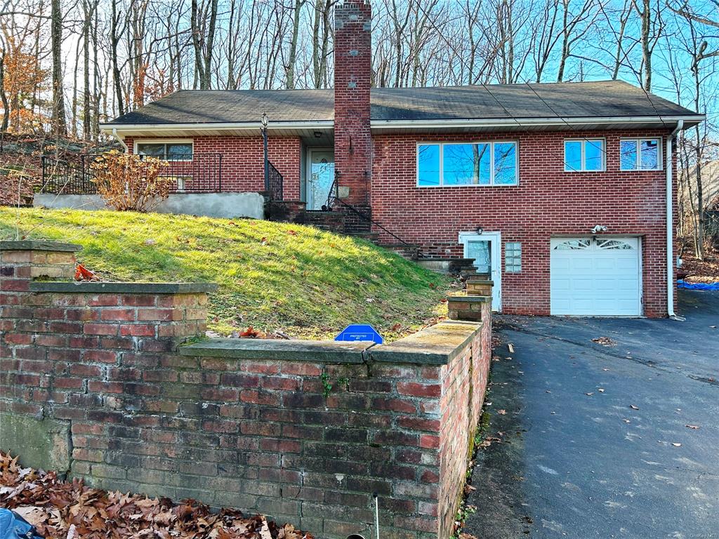 a front view of house with yard