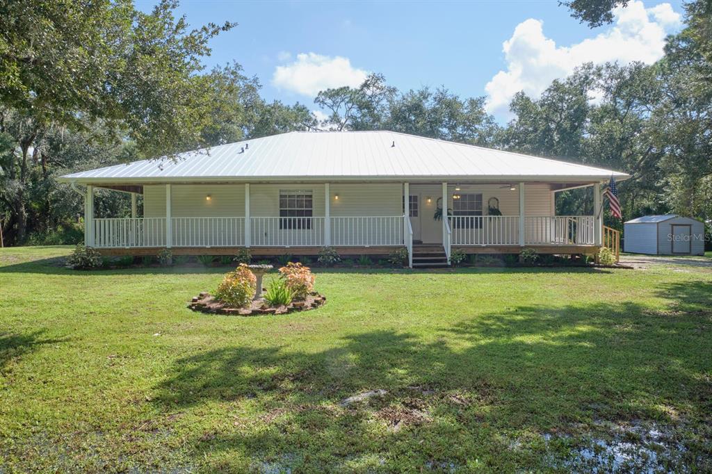 a view of a house with a backyard