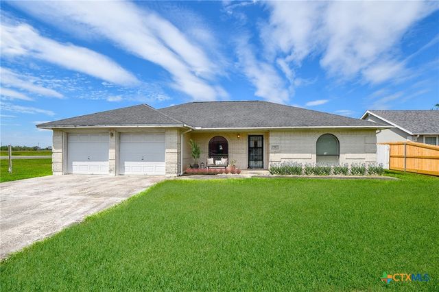 $269,000 | 512 Town And Country Drive | El Campo