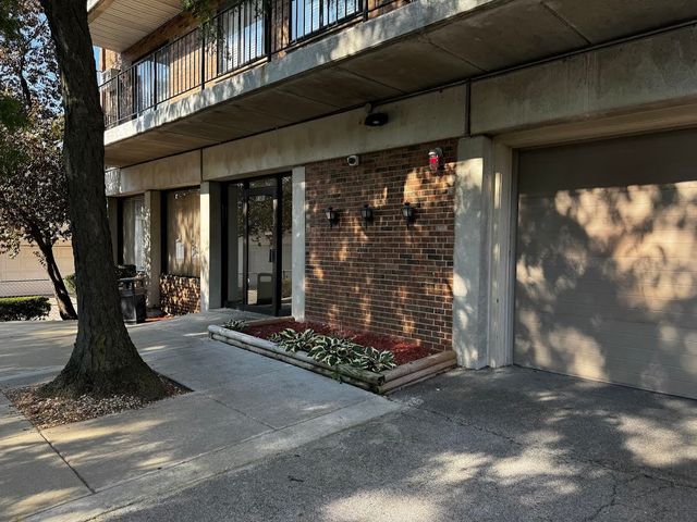 $135,000 | 2320 North Nordica Avenue, Unit 210D | Galewood