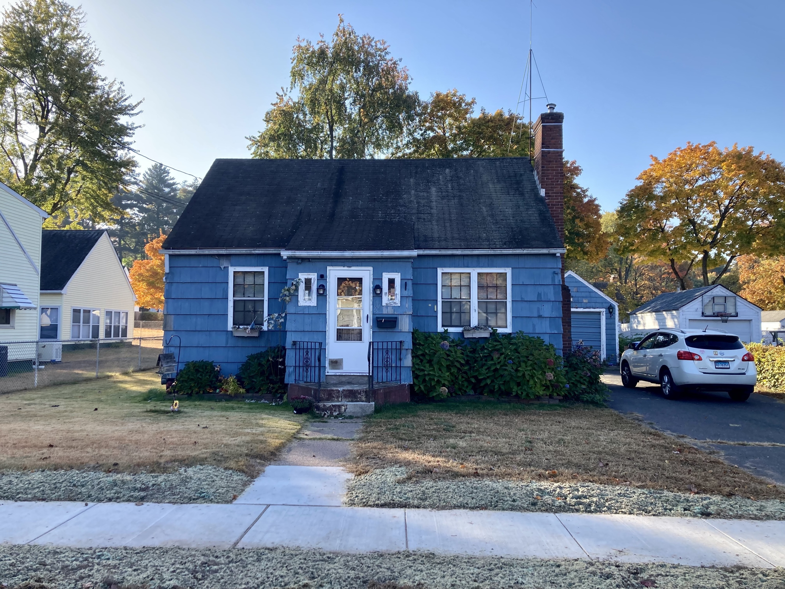 a view of a yard in front of a house