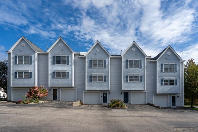 $519,000 | 180 Drakeside Road, Unit 9 | Hampton