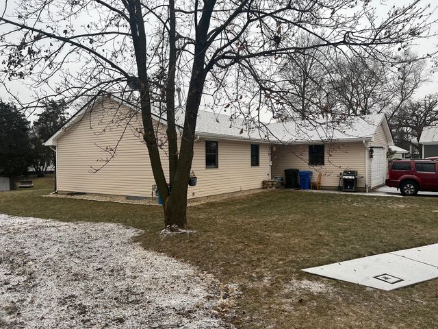 $299,900 | 213 Illinois Street | Carpentersville